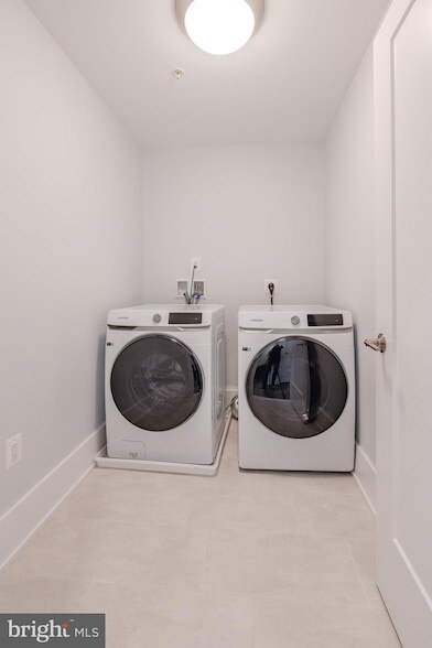 Building Photo - 11382 Emerald Park Rd