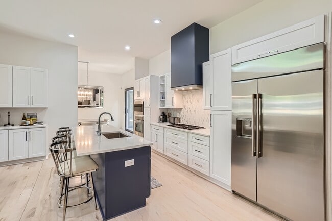 Building Photo - 5285 Mt Vernon Pkwy NW