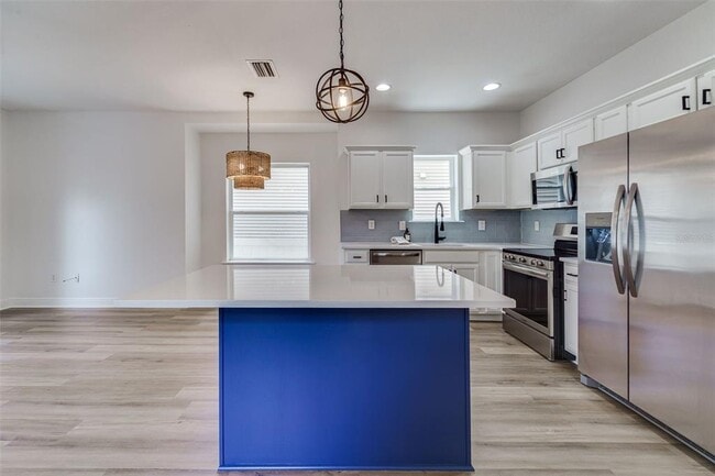 Building Photo - 1933 W Chestnut St