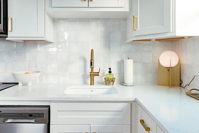 Building Photo - 610 38th St