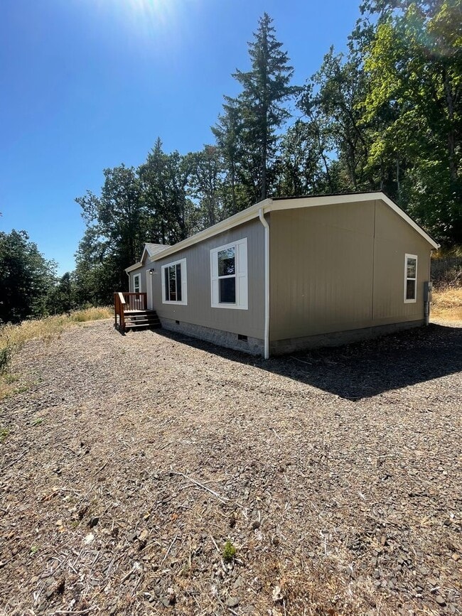 Building Photo - Home with a View! *MOVE IN SPECIAL*