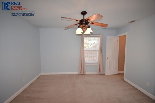 Building Photo - Charming 3 bd 2.5 ba townhouse! Washer/dryer included and attached garage!