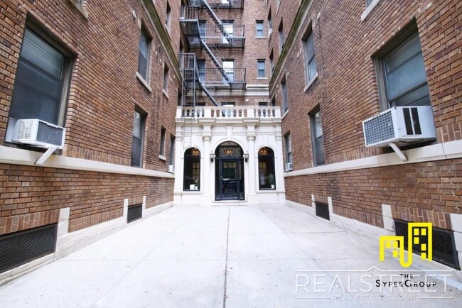 Building Photo - 4 bed | 3 Full Bath In Prime Brooklyn Heights
