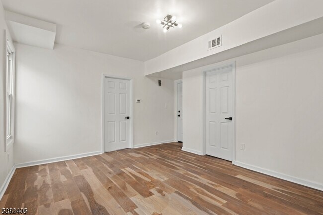 Building Photo - 73 S 13th St