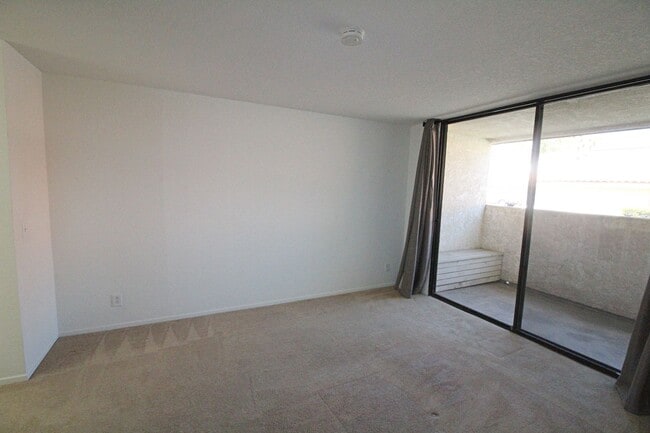 Building Photo - The Colony, Mandalay Beach | Patios Galore...