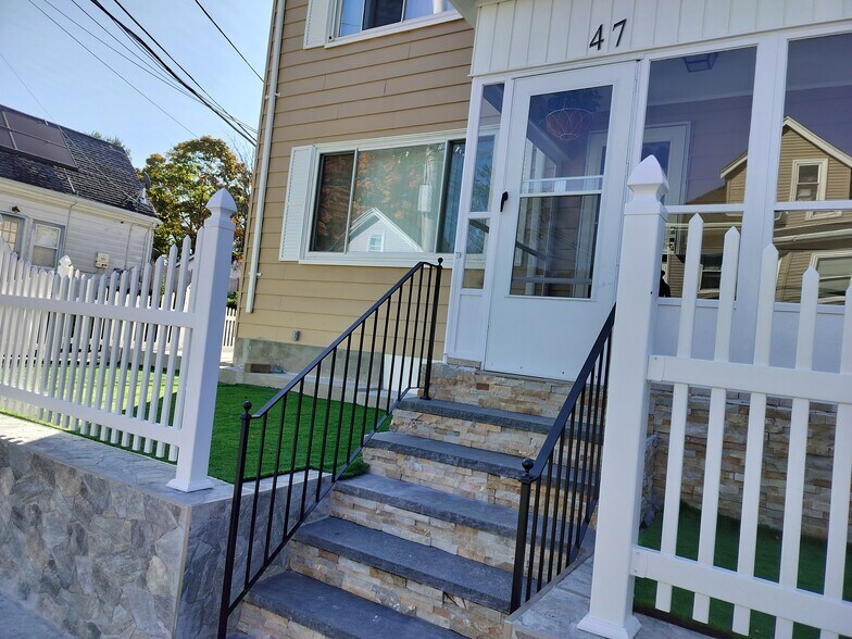 Building Photo - 47 Cottage St