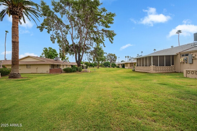 Building Photo - 13636 N Redwood Dr