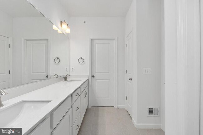 Building Photo - 2534 Neabsco Common Pl