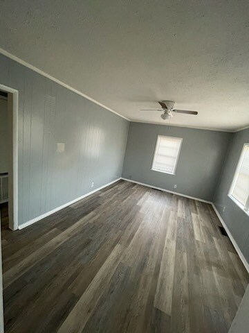 Building Photo - 5330 W 11th Pl