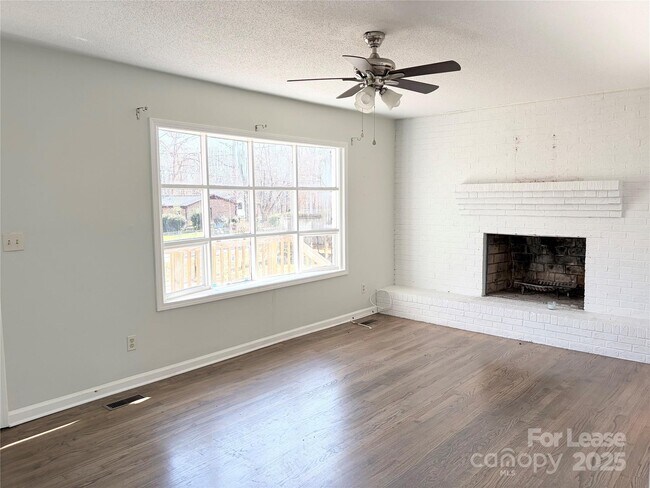 Building Photo - 2567 Bob White Ln