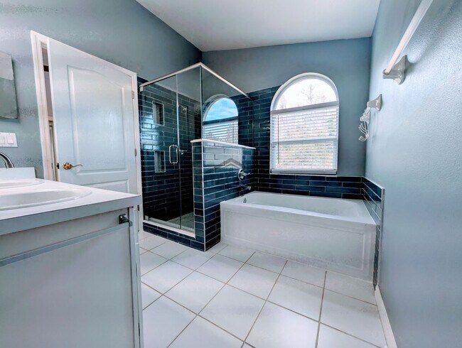 Building Photo - 30549 Tremont Dr