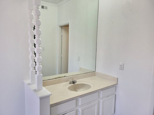 Building Photo - LUXURY LARGE UNIT IN EAST CLOVIS ALL NEW I...