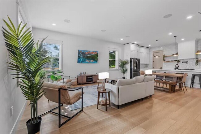 Building Photo - 2407 Harper St