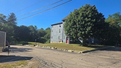 Building Photo - 159 Portsmouth Ave