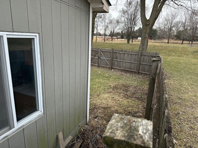 Building Photo - 19 E Romeo Rd