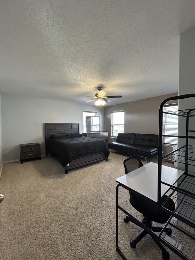 Building Photo - 835 Kipuka Dr NW