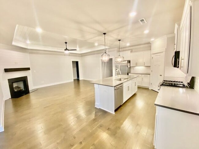 Building Photo - Great location in Athens