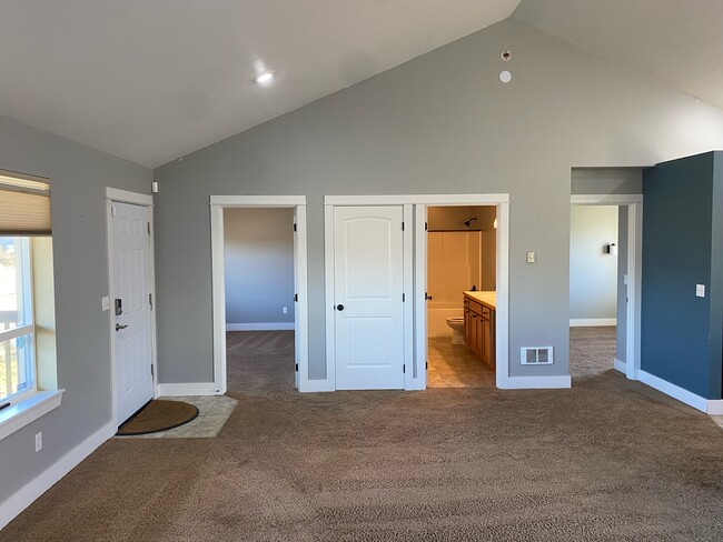 Building Photo - 451 Skylark St SW