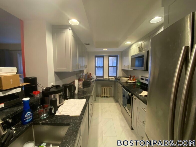 Building Photo - 452 Park Dr