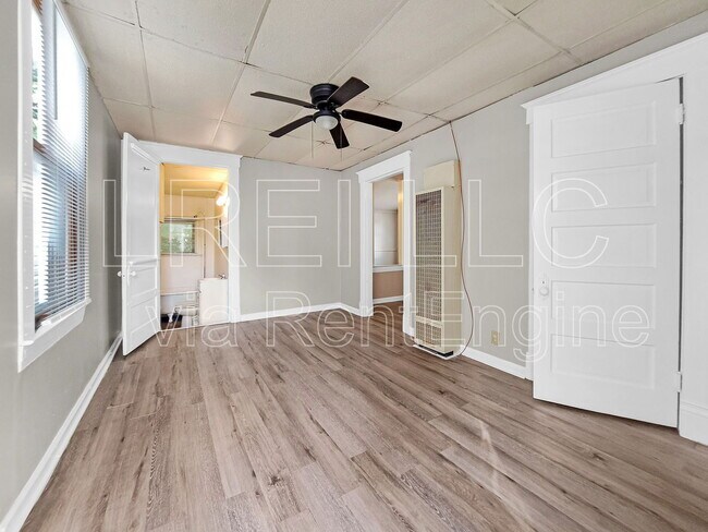 Primary Photo - 1709 W Gaulbert Ave