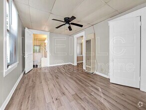 Building Photo - 1709 W Gaulbert Ave