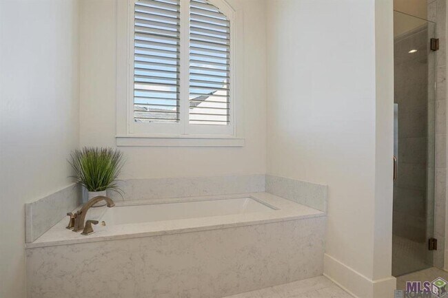 Building Photo - 3151 Pointe-Marie Dr