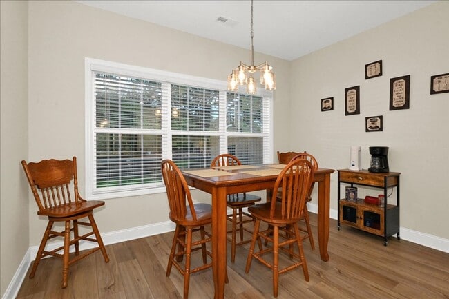 Building Photo - 3 Bedroom, 2 Bath brick home.