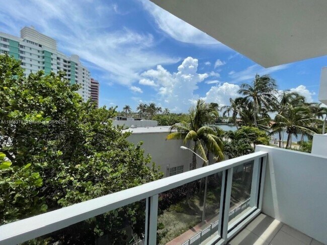 Building Photo - 5313 Collins Ave