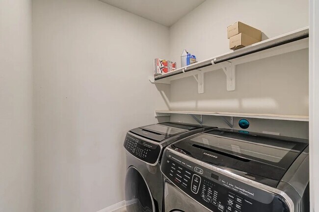 Building Photo - 4423 Sandhill Terrace Ln