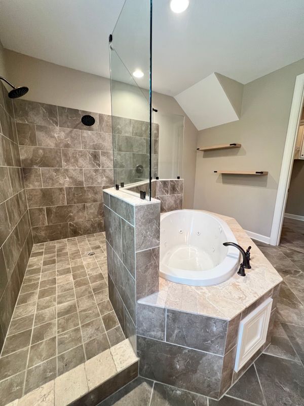 Building Photo - 5607 Pinetree Loop E