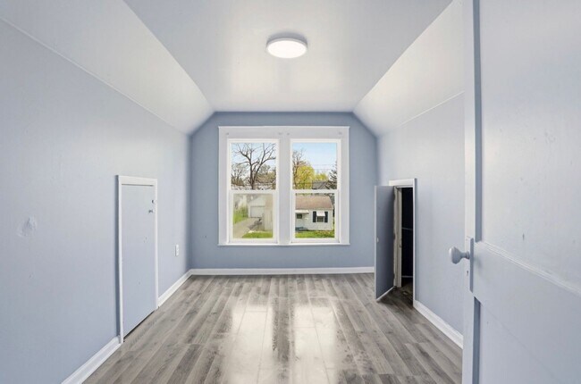 Building Photo - Spacious 4 Bed / 1 Bath Home in Carrollton Township!