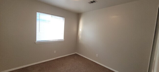 Building Photo - Beautiful Home in Woodlake Park!