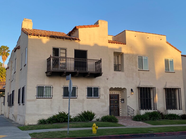 Front of Building - 464 N Spaulding Ave