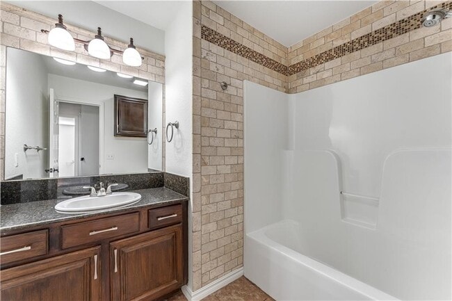 Building Photo - 804 Tyler St