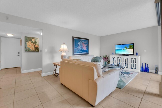 Building Photo - 2255 Lindell Blvd
