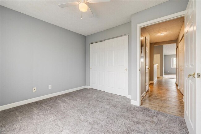 Building Photo - **2 bedroom 2 bath $1199/mo***Evansville, IN*** Pet Friendly**Vaulted Ceilings