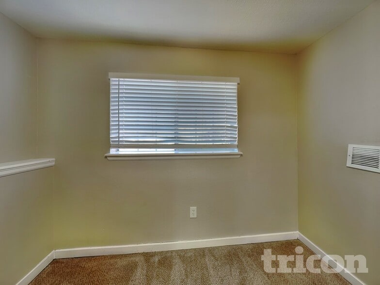 Building Photo - 9227 S Butterwood Ct