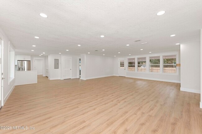 Building Photo - 4308 Worth Dr E