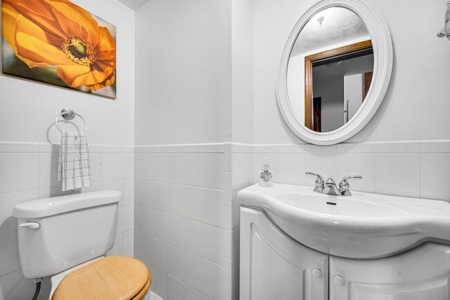 Building Photo - 4 Bed 2.5 Bath in Des Plaines