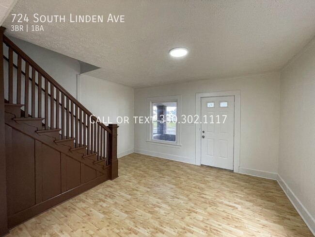 Building Photo - Three bedroom one bathroom apartment for rent