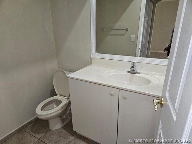 Building Photo - 8433 SW 25th Ct