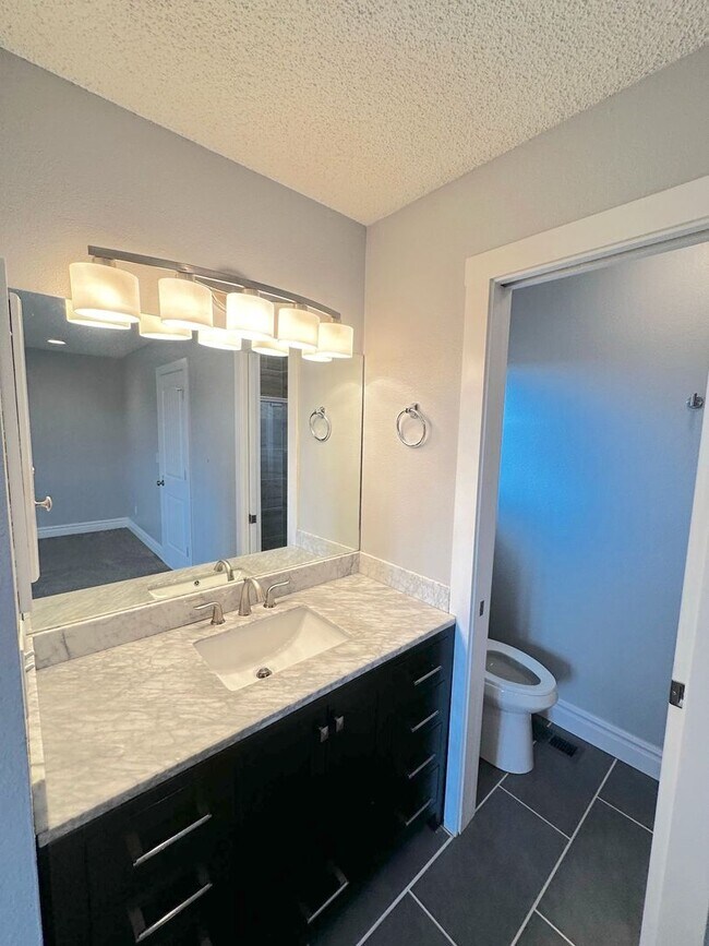 Building Photo - 6430 Amethyst Ct