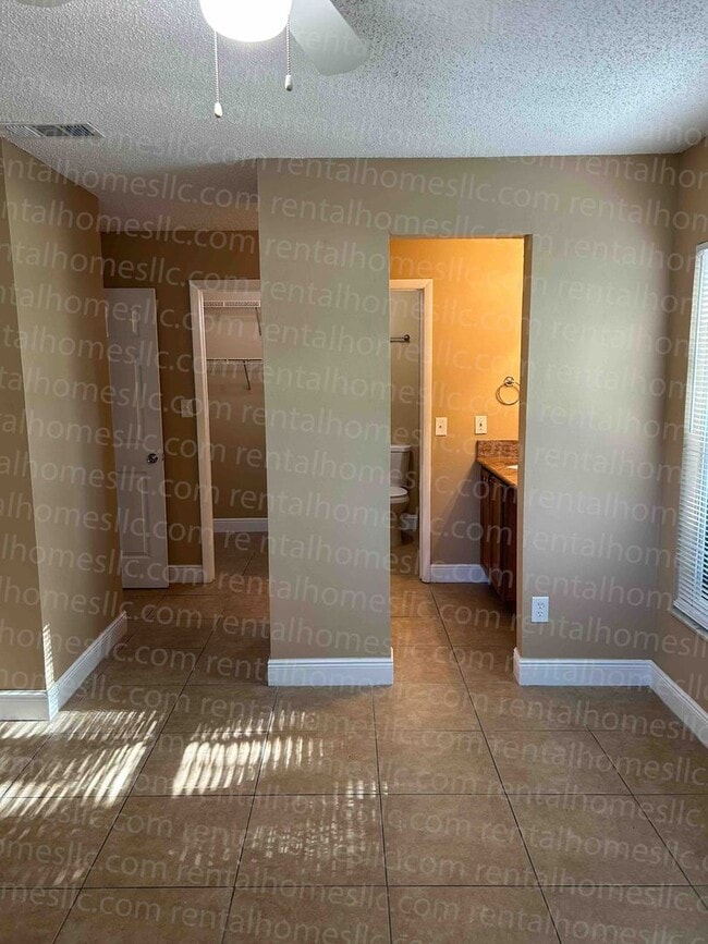 Building Photo - Remodeled Patio Home, Minutes Away From UC...