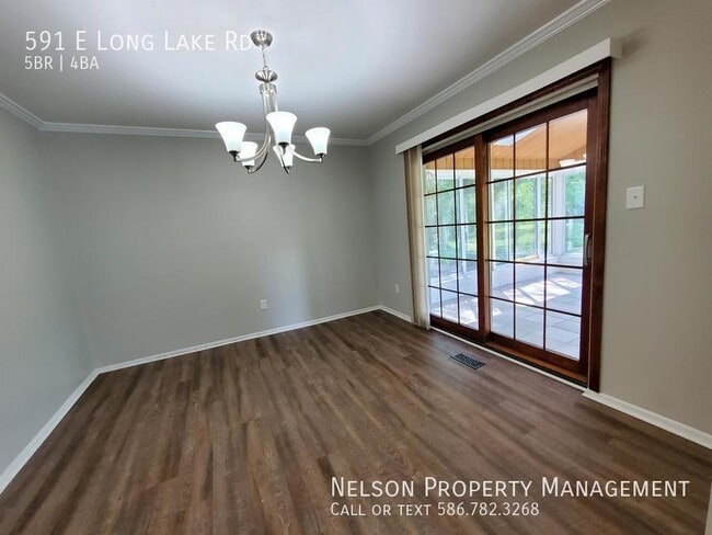 Building Photo - 591 E Long Lake Rd