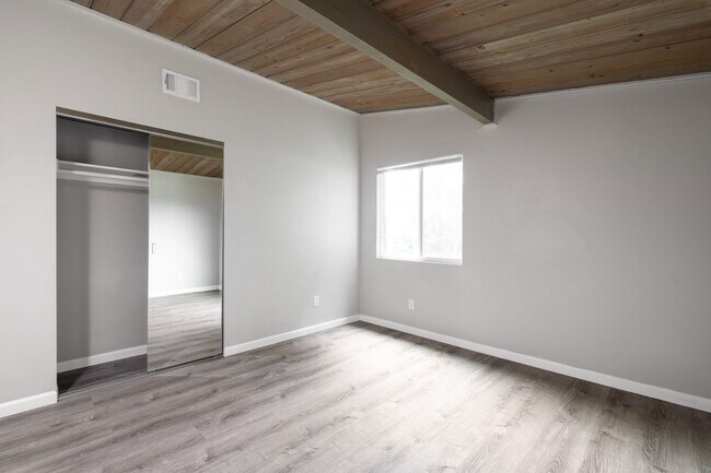 Building Photo - Attached garage!