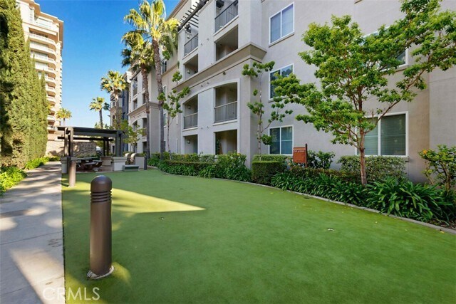 Building Photo - 1358 Scholarship