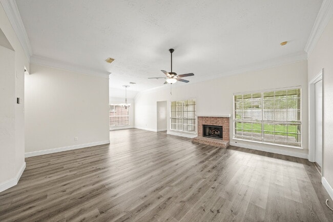 Building Photo - Beautifully updated 3-bedroom, 2-bath single-story home in Pearland's highly sought-after Country...