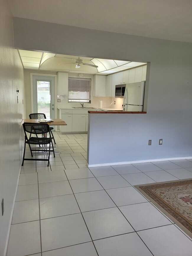 Building Photo - 1829 Towhee Ln