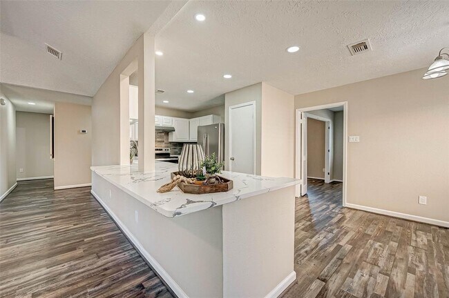 Building Photo - 13002 Kingsmill Dr