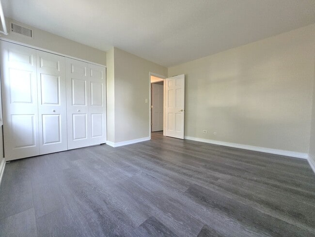Building Photo - 4946 Somerton Dr